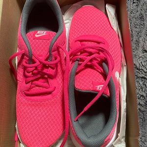 Nike pink and gray tennis shoes